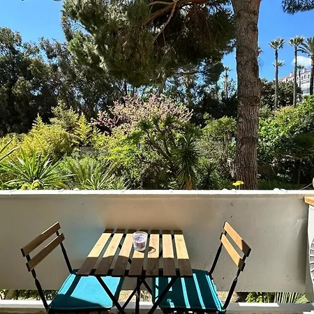 B023 Tres Bel Proche De La A * Cannes